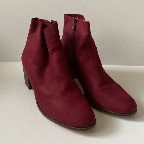 Gianni Bini Wand-Erer Leather Upper Cherrywood Boot Size 9.5 - Picture 1 of 11